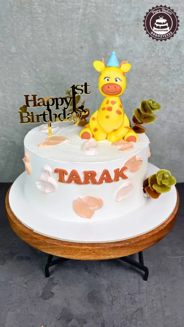 Adorable Giraffe First Birthday Cake for Baby Celebration