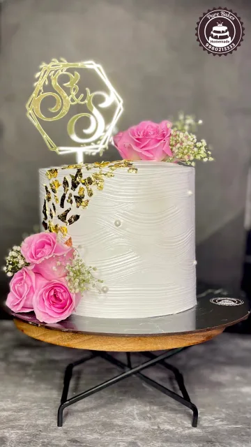 Golden Leaf Wedding Cake with Roses