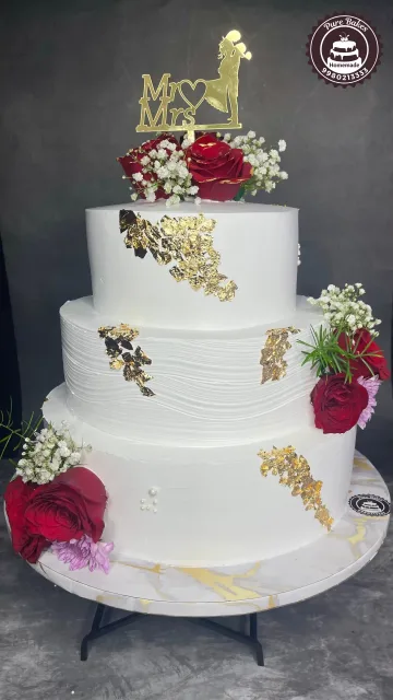 Red Rose Ring Ceremony Cake